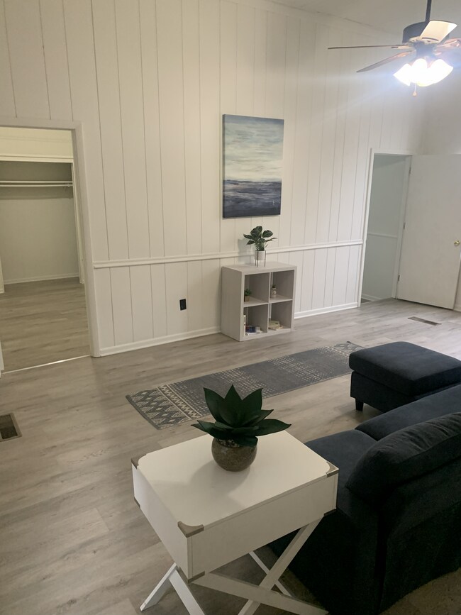 Sala de estar - 140 N Canal St