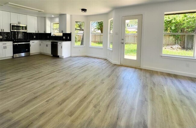 Foto del edificio - 7805 Varcella Trail