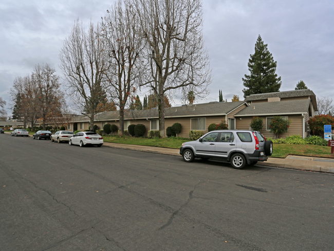 Building Photo - 1576 Heather Dr
