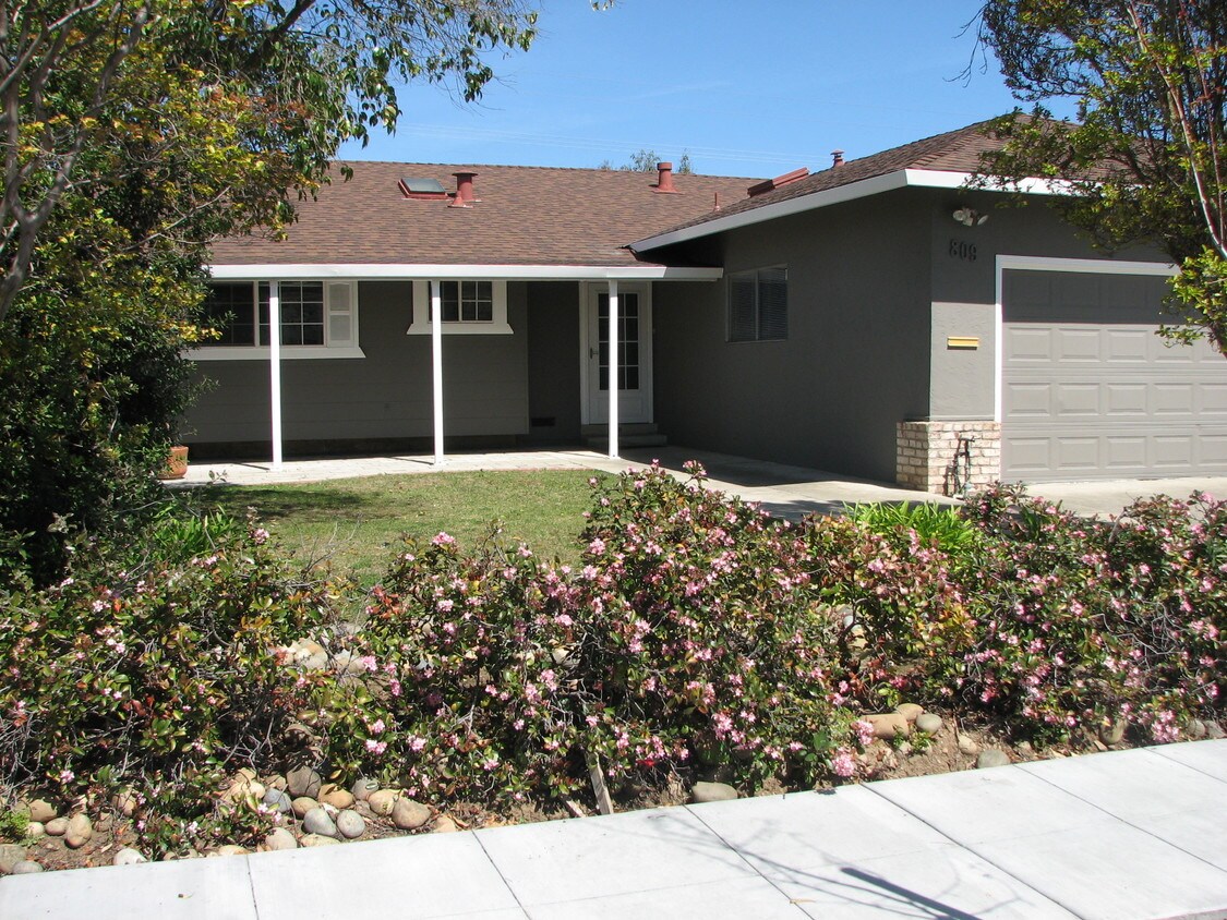 Primary Photo - 809 Inverness Way