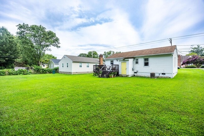 Building Photo - Fantastic Renovated home in Lakeside area