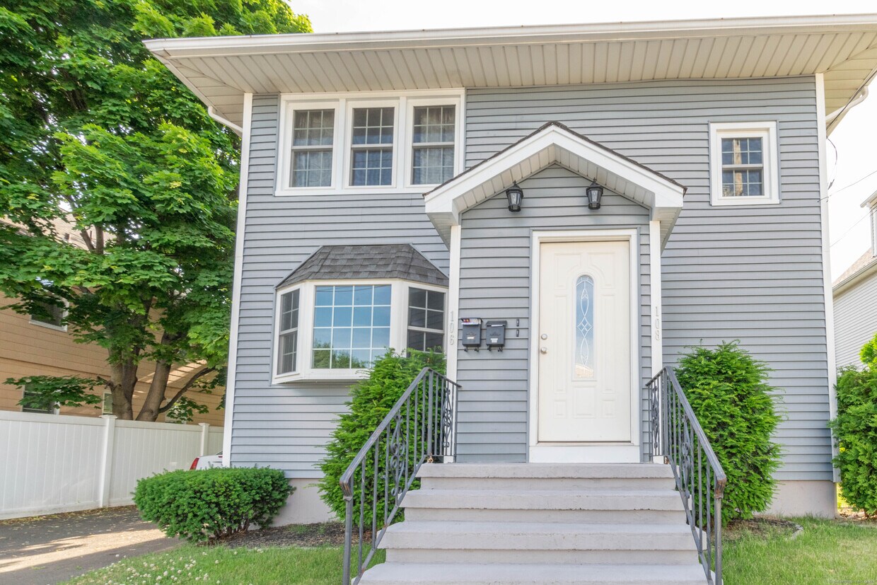 Primary Photo - 106 Burke St