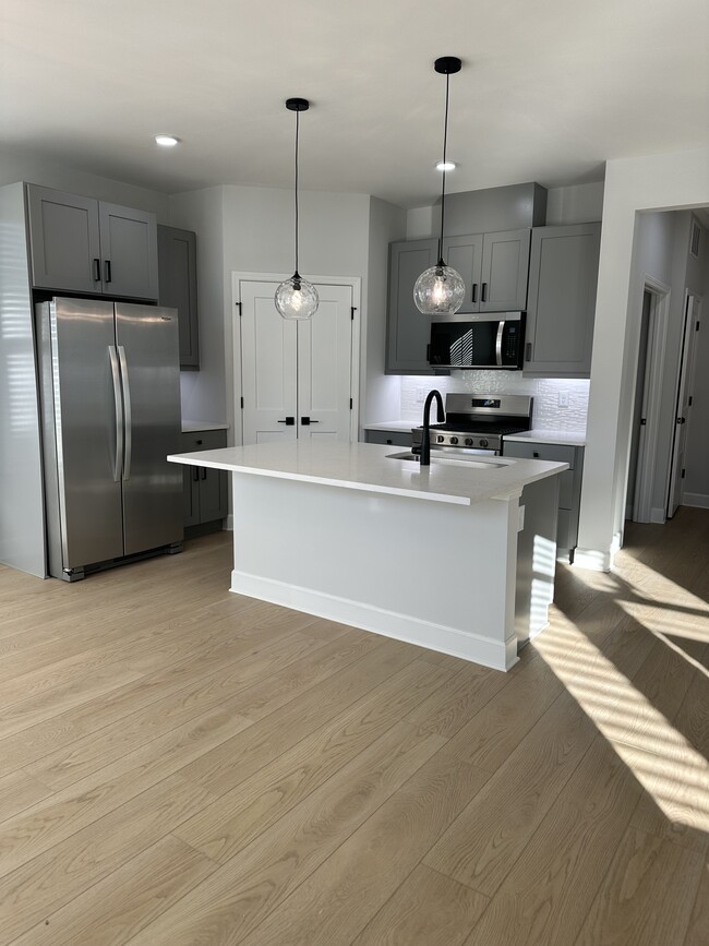 Quartz, Stainless Appliances, Gas Stove - Hayloft Big Creek