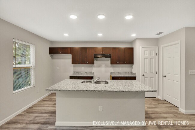 Building Photo - 8570 Susie St