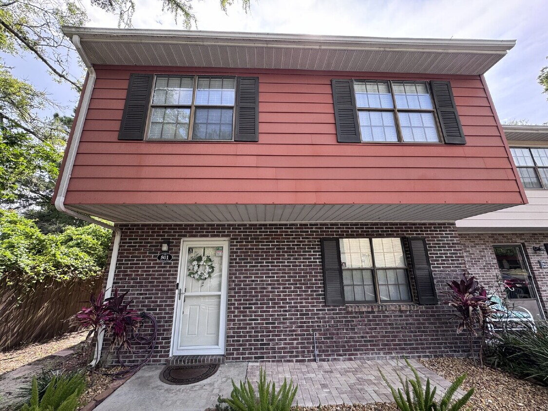 Primary Photo - Modern Townhome in Central Orange Park – Q...