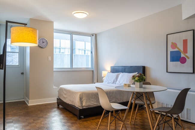 Photo du bâtiment - 1245 Rue Redpath-Crescent