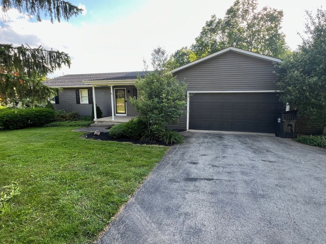 396 N Broad St, Canfield, OH 44406 House Rental in Canfield, OH