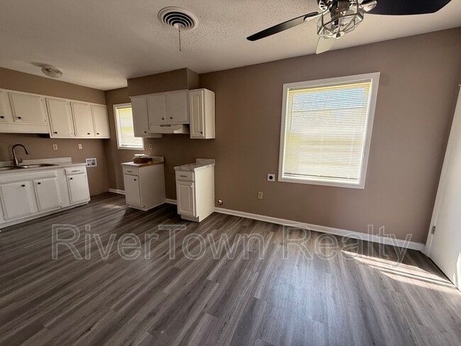 Building Photo - 348 Bonnell Ave