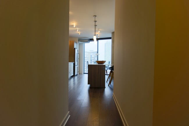 Building Photo - 811 W Couch Pl