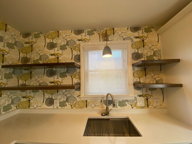 Foto del edificio - Amazing Renovation in East Nashville / 2 B...
