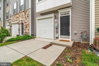 Building Photo - 309 Spring Bank Way