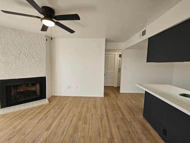 Building Photo - 1 Bedroom Condo - Old Town Scottsdale/ASU ...