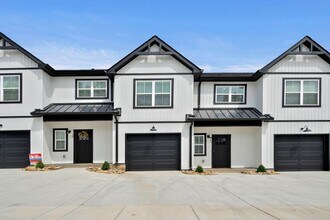 Building Photo - 166 Sango Dr
