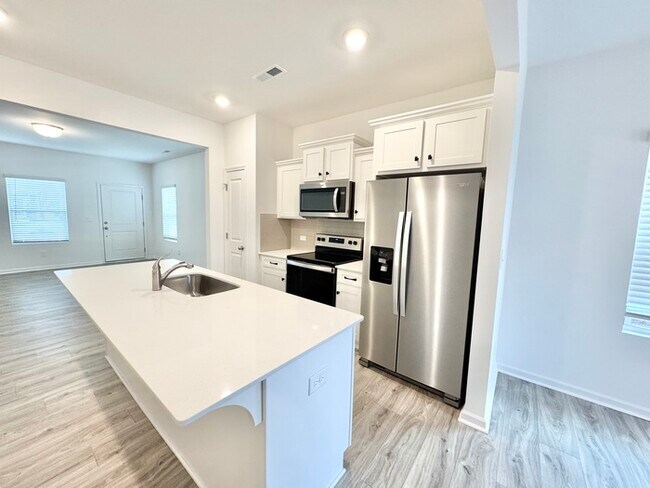 Foto del edificio - Charming two bedroom 2 1/2 bath townhome