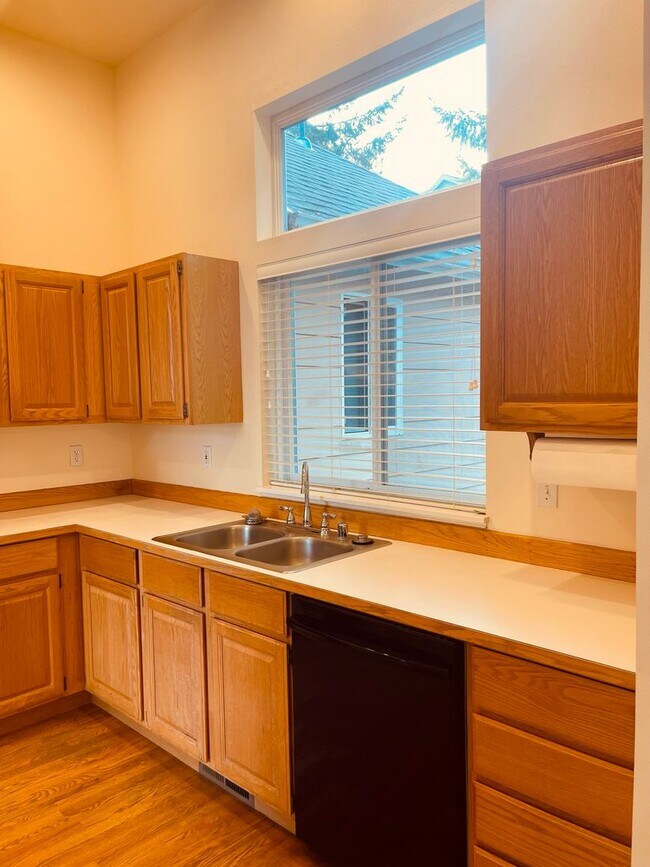 Foto del edificio - Desirable Silverdale Ridgetop neighborhood