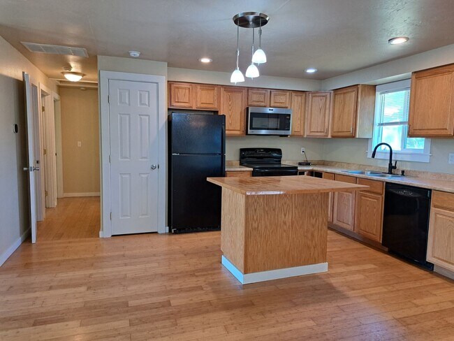Foto del edificio - Green area 3 Bedroom 2 Bath with Garage