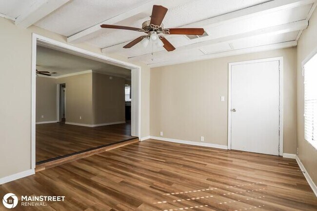 Building Photo - 2233 Bourget Dr, Jacksonville, FL 32210