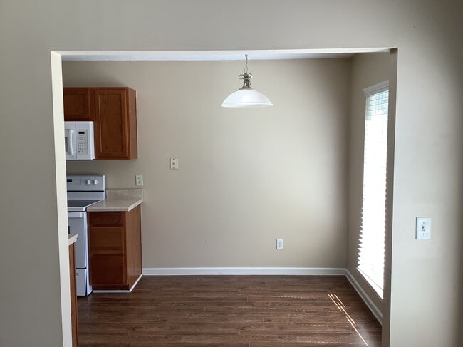 Foto del edificio - 432 Laurel Hill Cir