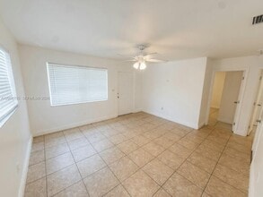 Building Photo - 2633 NW 9th Ave