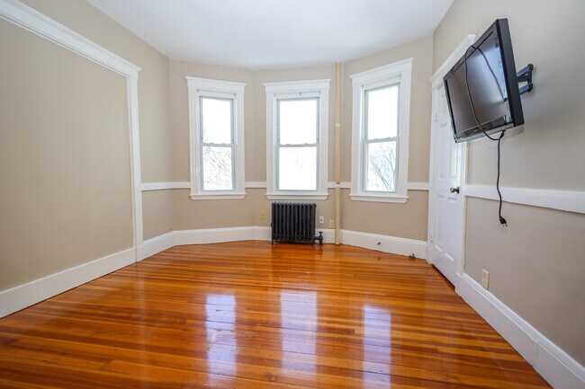 Building Photo - 422 Trapelo Rd