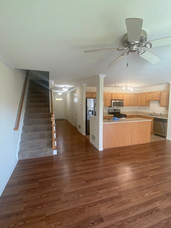 Building Photo - 3 br, 2.5 bath House - 106 MILLSTONE DR
