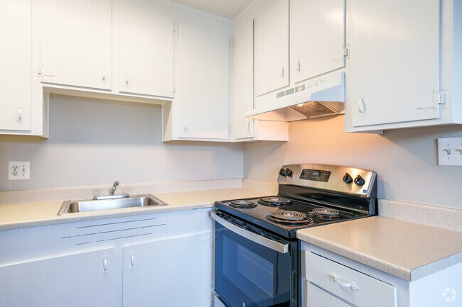 1 dormitorio, 1 baño - 650 pies cuadrados - Cocina - Garden Court Apartments