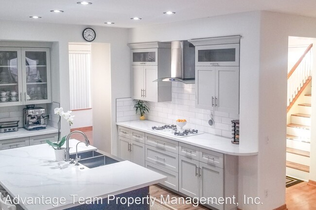 Foto del edificio - 4 br, 2.5 bath House - 891 Genevieve Ave