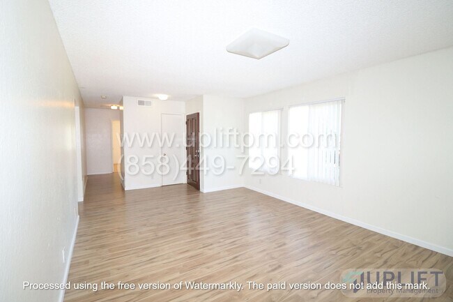 Building Photo - 4 bed, 2 Bath Home With Fenced Yard and at...