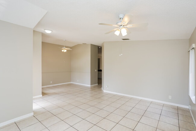 Building Photo - 1414 E Harmony Lake Cir