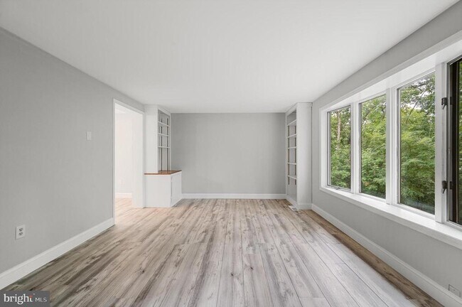 Building Photo - 813 Leeds Manor Ln