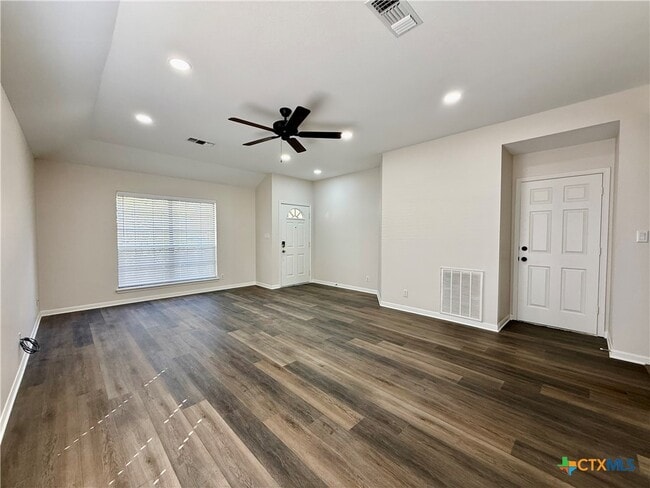 Building Photo - 210 Stone Gate Dr