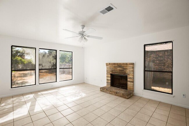 Foto del edificio - 13331 Water Oak Ln
