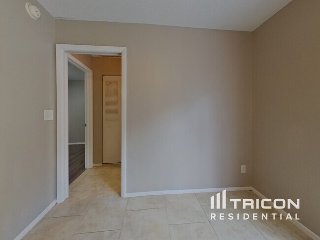 Foto del edificio - 1708 Hibiscus Cir N