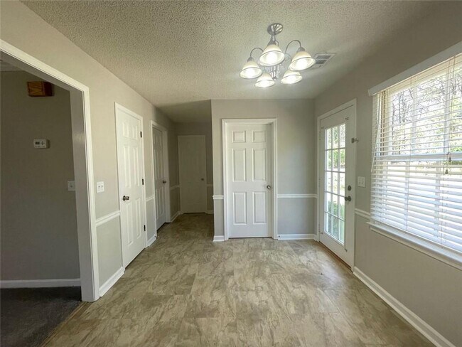 Foto del edificio - 5485 Bridle Dr
