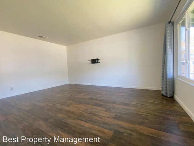 Foto del edificio - 3 br, 2 bath House - 2488 Regal Dr
