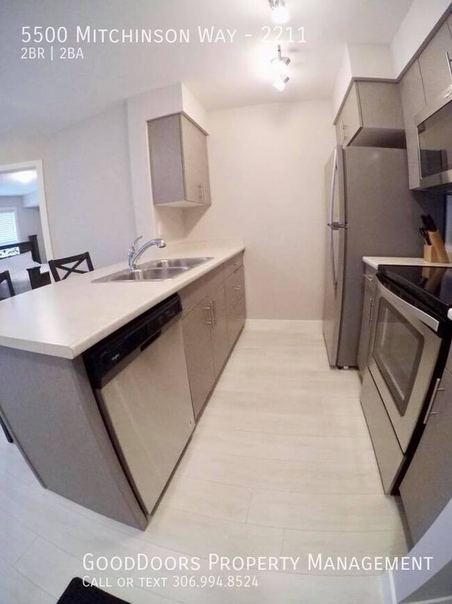 Building Photo - Fully Furnished 2 Bed+Den 2 Bathroom