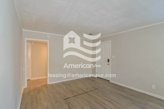 Foto del edificio - 211 Bradley Dr