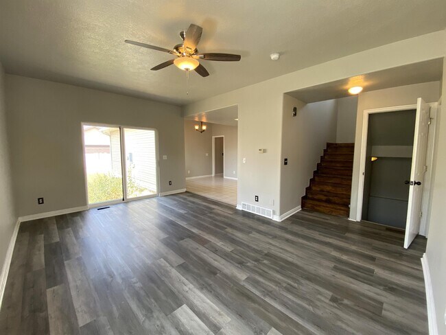 Building Photo - 1803 E Cedar Dr