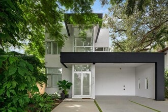 Building Photo - 5720 SW 24th St