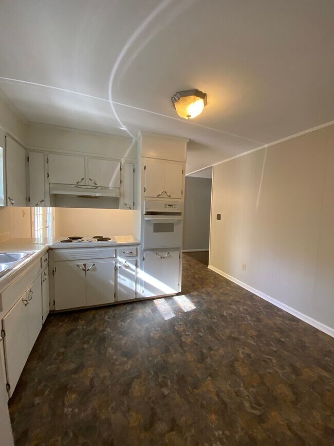 Foto del edificio - 1101 Bonnie Drive *MOVE IN SPECIAL*
