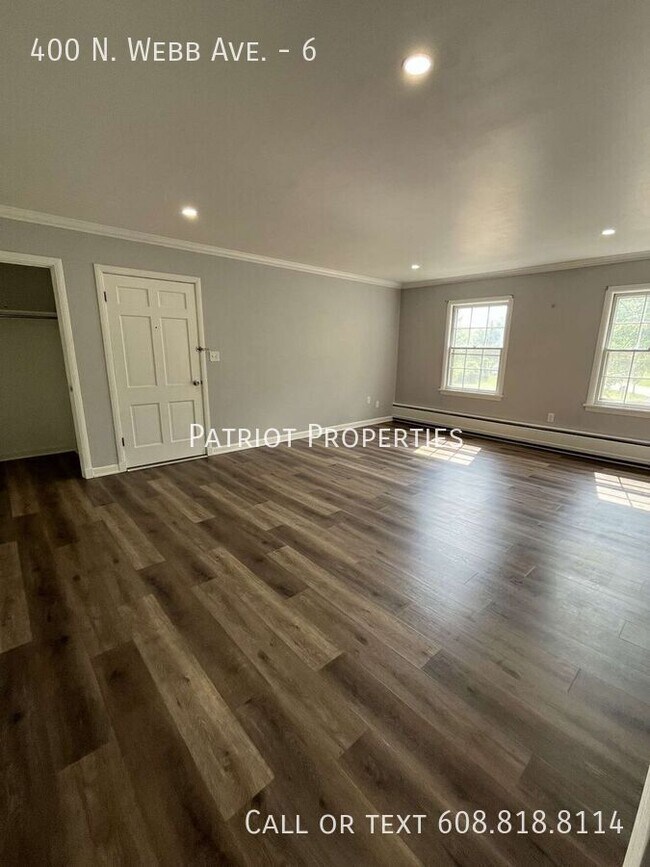 Foto del edificio - 400 N Webb Ave