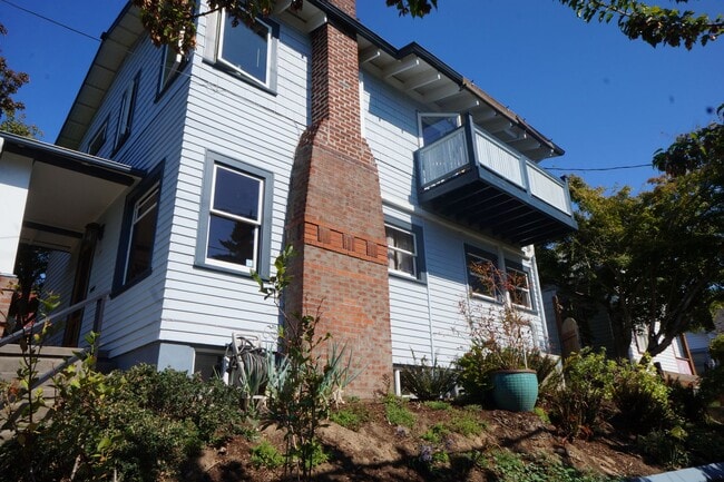 Foto del edificio - Amazing two bedroom sellwood beauty!