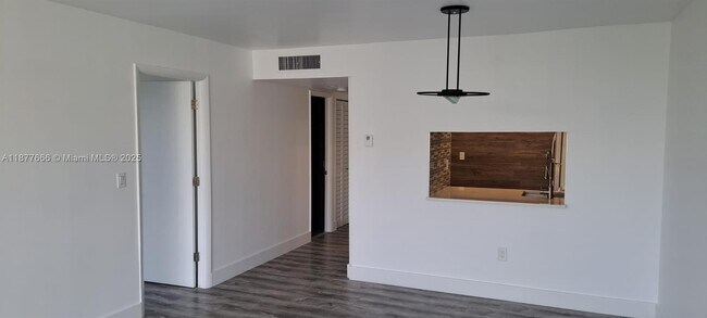 Foto del edificio - 9320 Fontainebleau Blvd