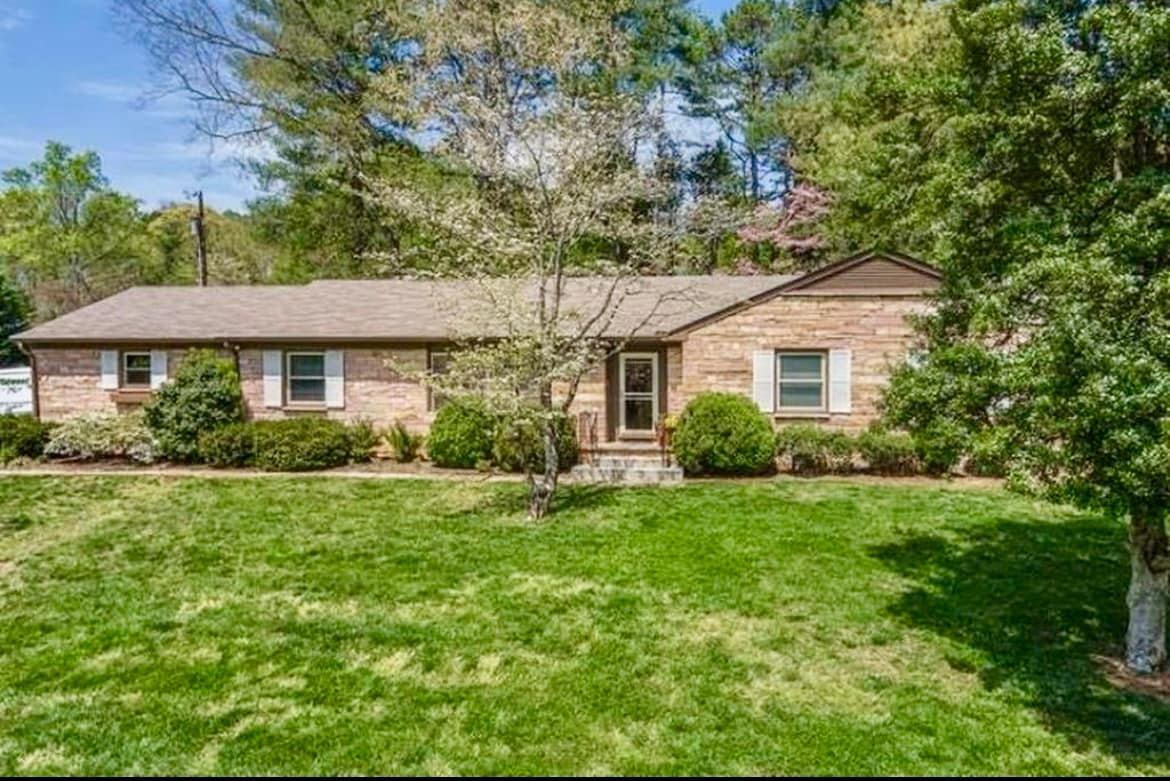 Front door/lawn - 8205 Ainsworth Dr