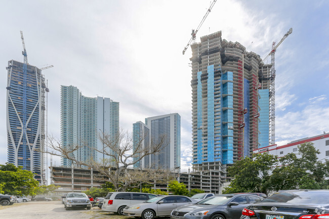 Building Photo - Paramount at Miami Worldcenter