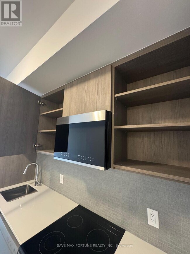 Photo du bâtiment - 7439 Kingston Rd