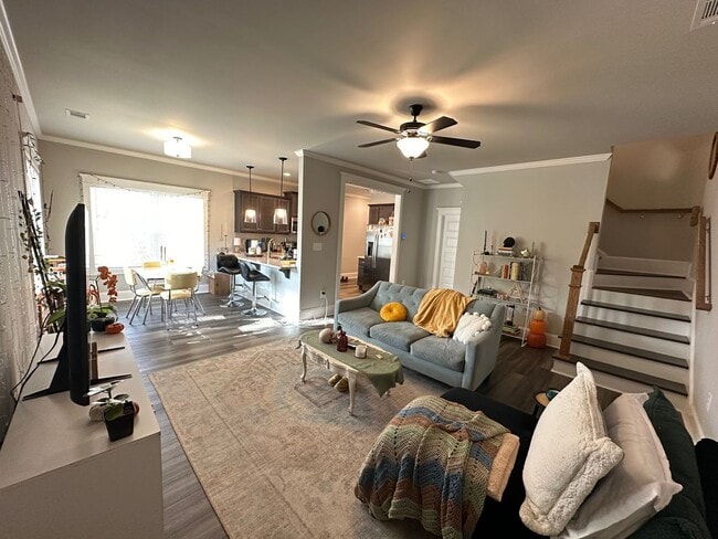 Building Photo - Four Bedroom Available off MLK