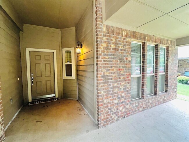 Building Photo - 2708 Cottonwood Shores Dr