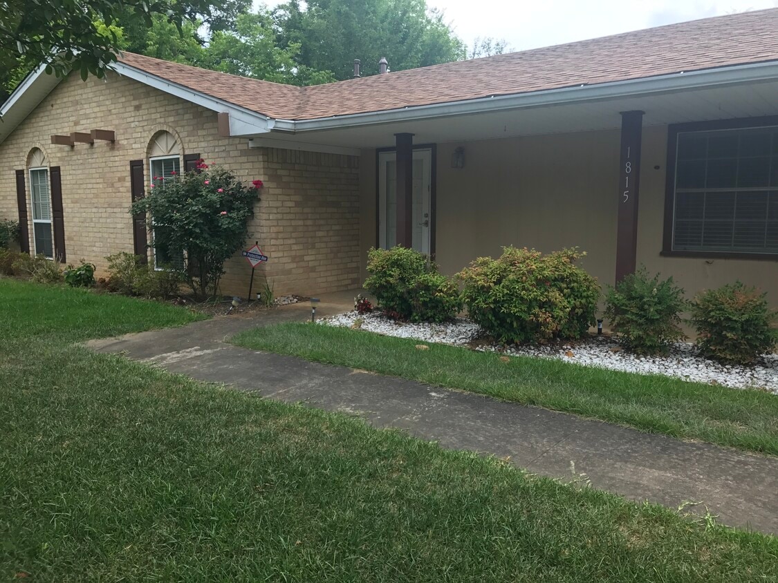 Primary Photo - 1815 Laney Dr