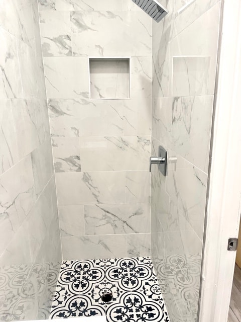 Shower - 3619 Dunn Dr